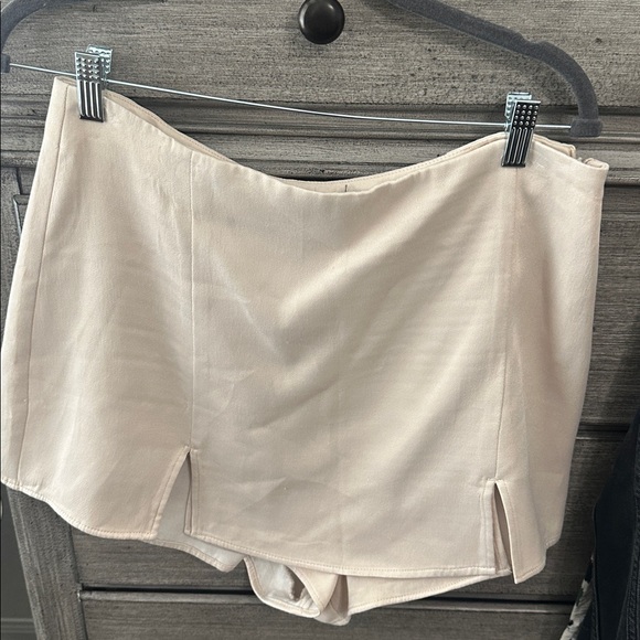 Zara Cream Women's Shorts - Picture 1 of 2